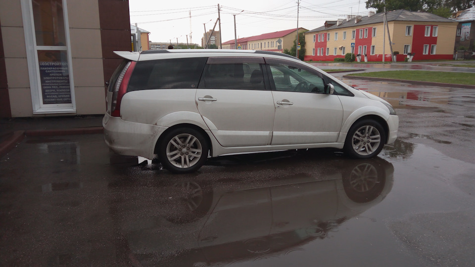 В Ленинске-Кузнецком — Mitsubishi Grandis