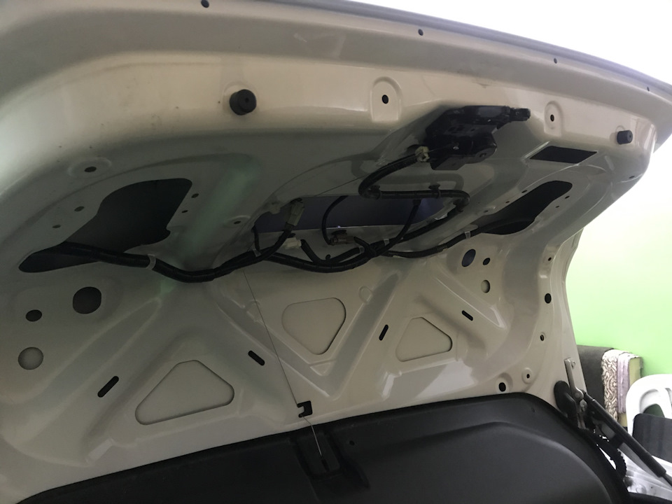 Замена лампочек подсветки номерного знака — Nissan Teana (J32), 2,5 л ...