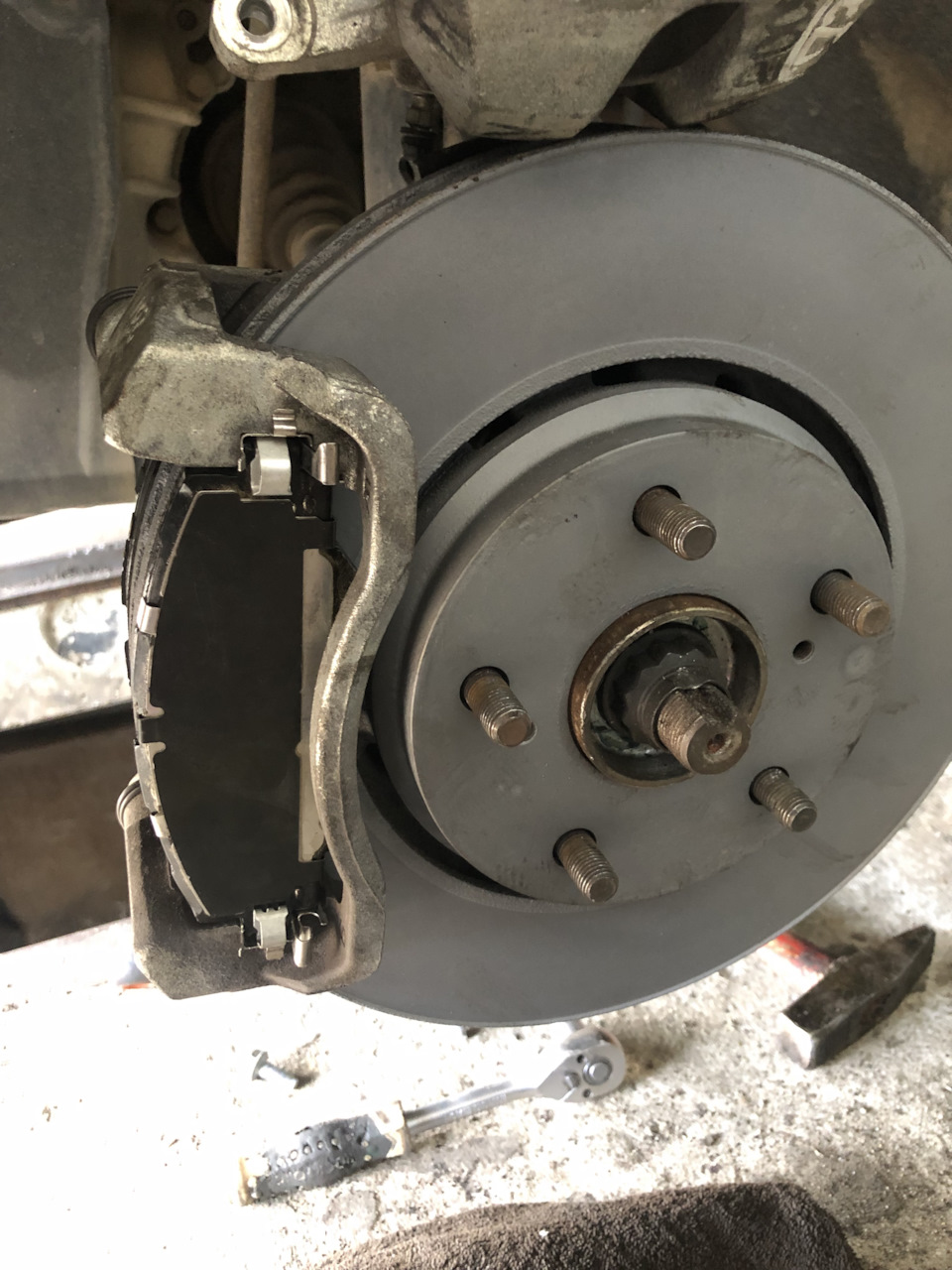 Фото в бортжурнале Toyota RAV4 (IV)