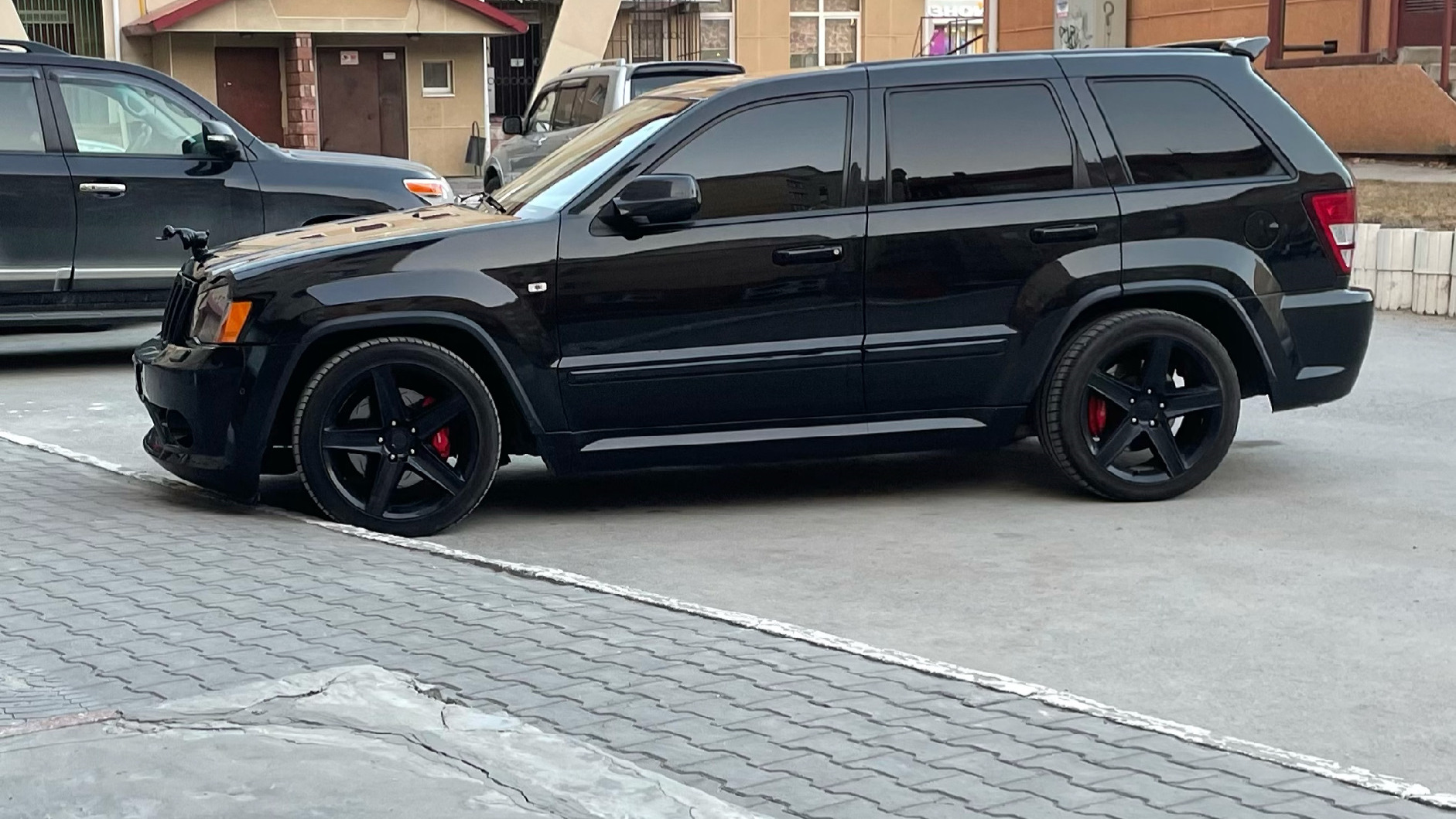 Jeep Grand Cherokee SRT-8 (WK) 6.1 бензиновый 2008 | Black brick 🎱 на  DRIVE2