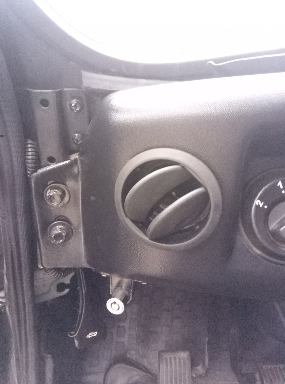 Дополнительные боковые сопла печки. — УАЗ 315195 Hunter, 2,7 л, 2011 ...