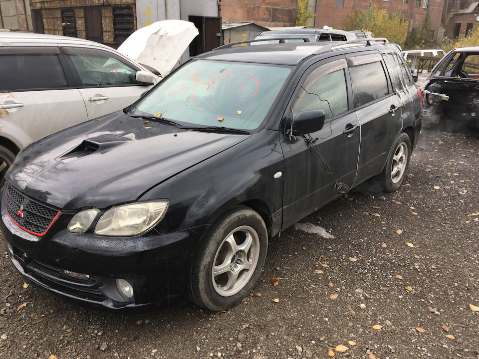 Mitsubishi airtrek 2.4. Митсубиси Аиртрек 2002 года.