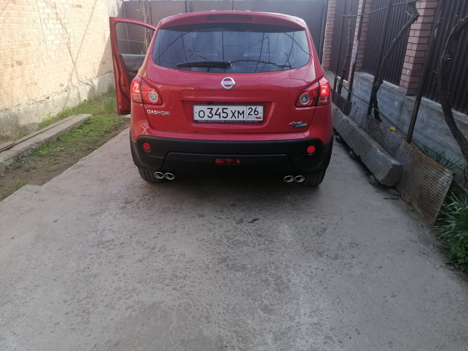 Nissan qashqai j10 раздвоенный выхлоп. Насадка на глушитель nissan qashqai 2008. Раздвоенный выхлоп кашкай j10. Ниссан кашкай раздвоенный выхлоп. Двойной выхлоп кашкай j10.