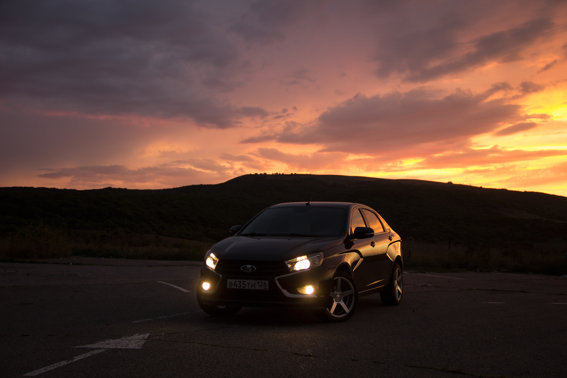 Lada Vesta закат