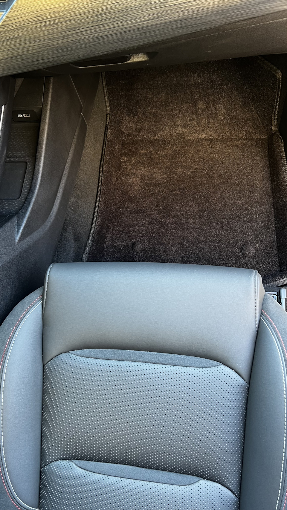 Передний пассажир — Geely Tugella