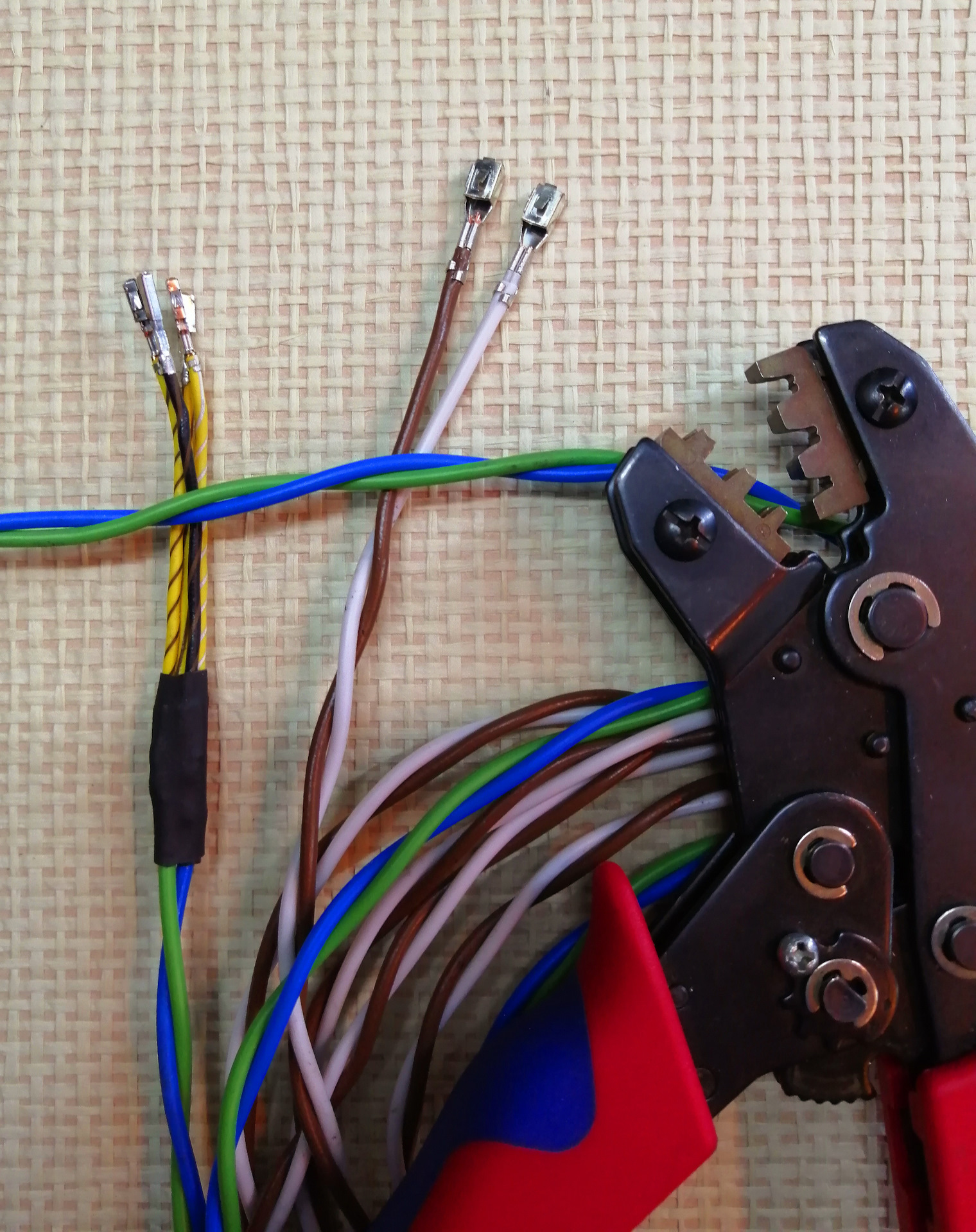 Два усилителя DSP2. Штатные сабы в задние двери шаг 1. — BMW X5 (E53 ...