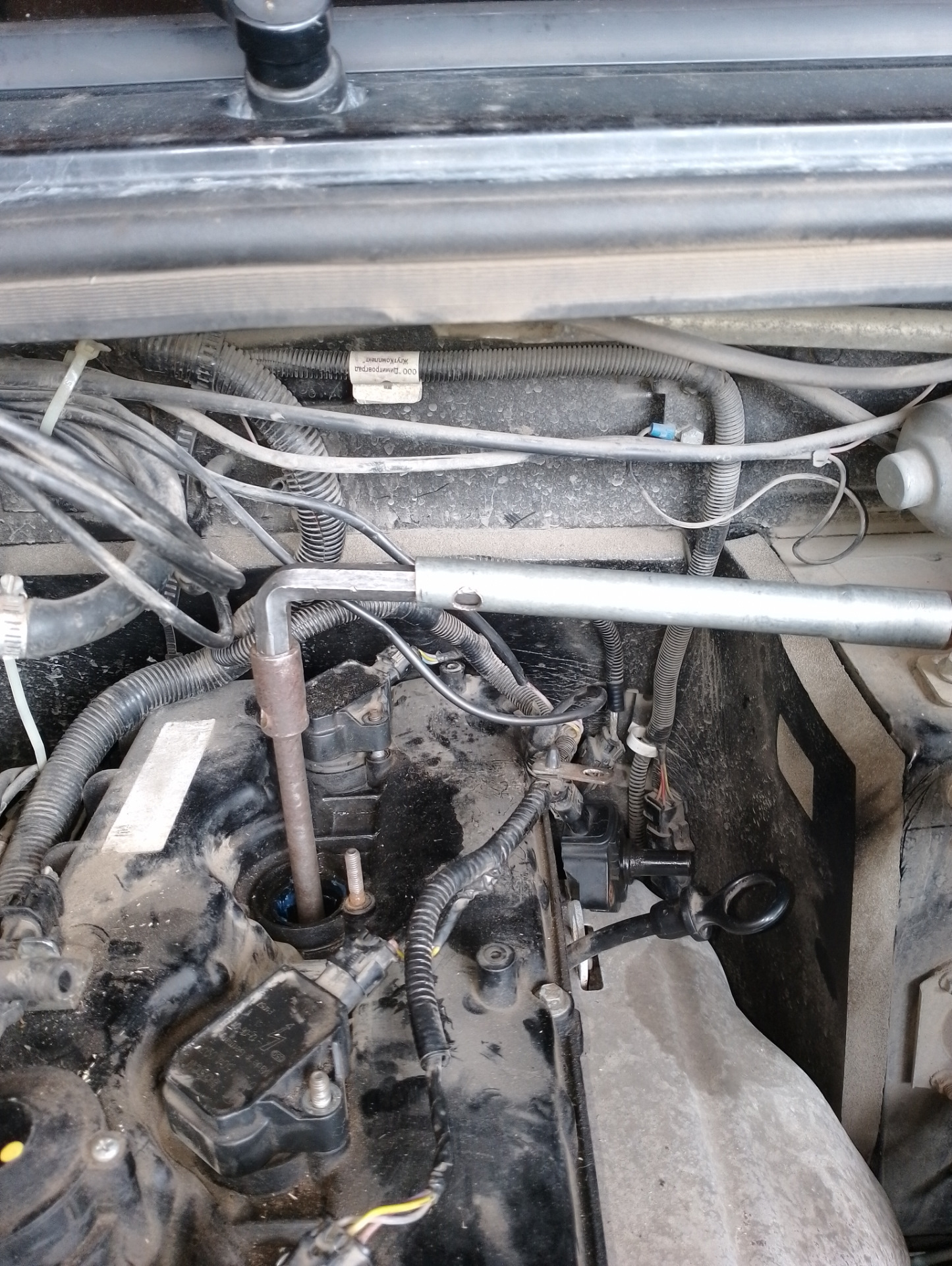 Выбило свечу третьего цилиндра — УАЗ Patriot, 2,6 л., 2012 года ...