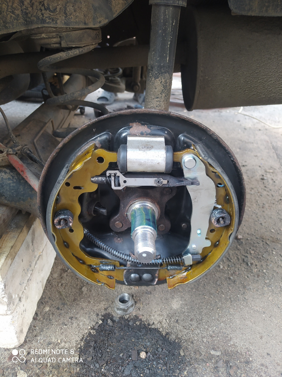 замена задних колодок — Nissan Almera V (G11/15), 1,6 л, 2018 года ...