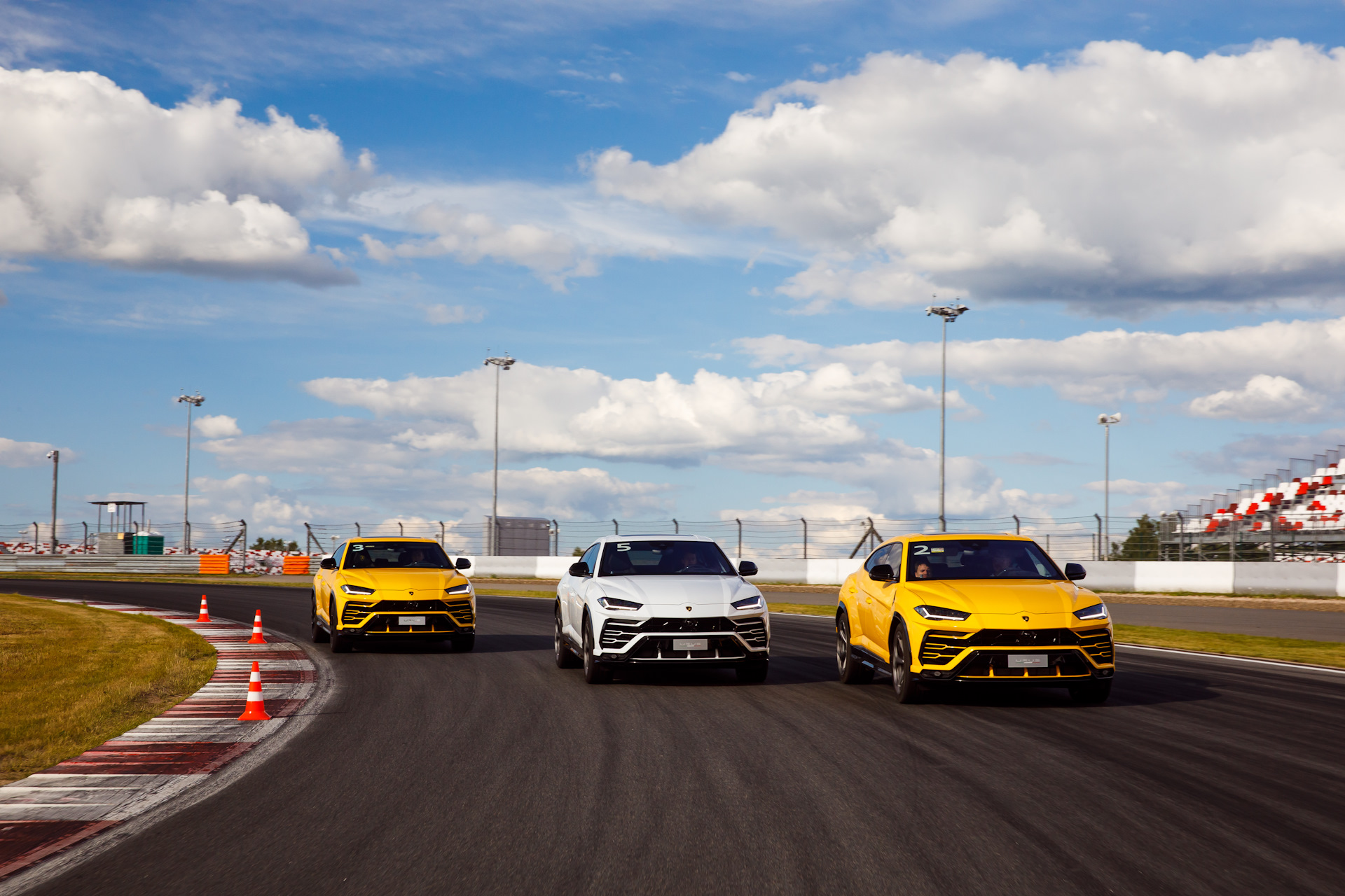 Душа Уруса. Первый тест суперкроссовера Lamborghini Urus в России —  «Тест-драйвы» на DRIVE2