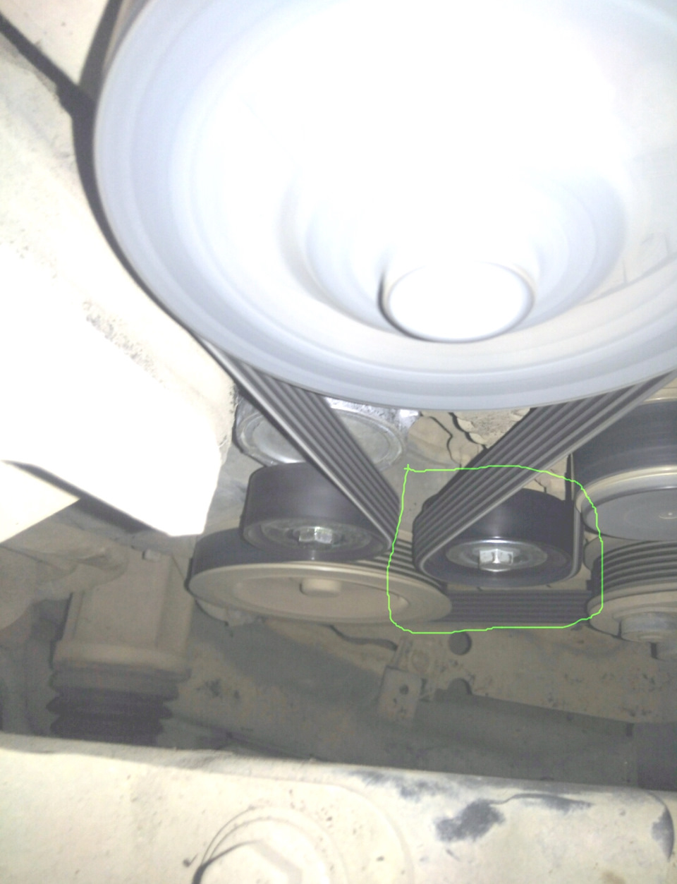 обводной ролик SKF VKM65054 не стоит ставить, надо INA 532054410 — Land Rover Freelander 2 (L359). Запчасти на фото: VKM65054, 532054410