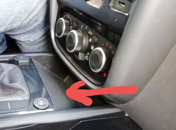 Беспроводная зарядка в дастер — Renault Duster (1G), 2 л, 2013 года ...