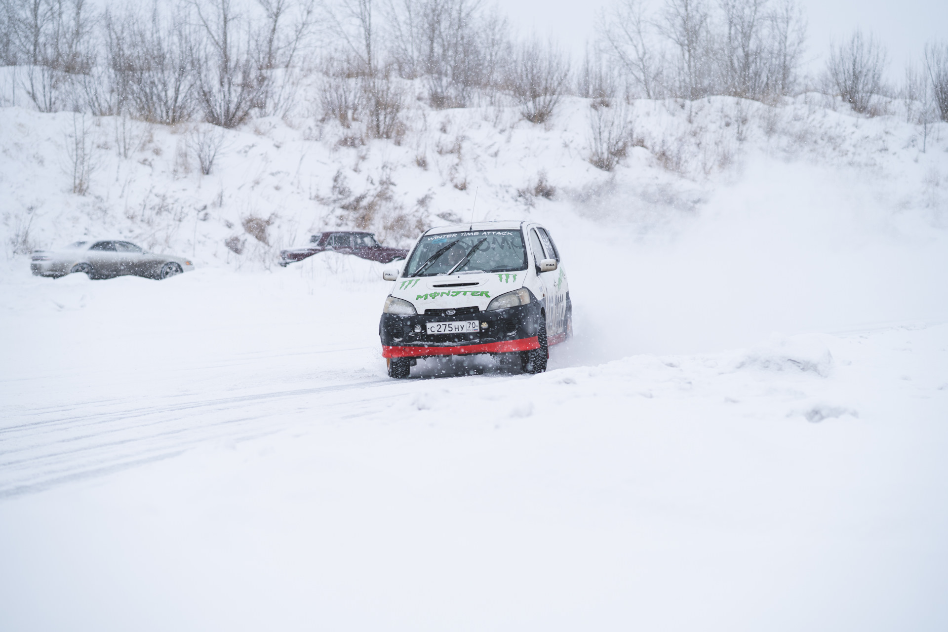 Турбо и зима. Lav EVO 6 Rally Winter. Турбо и зима вместе. Winter Rally cars маленький автомобиль, большой фон.
