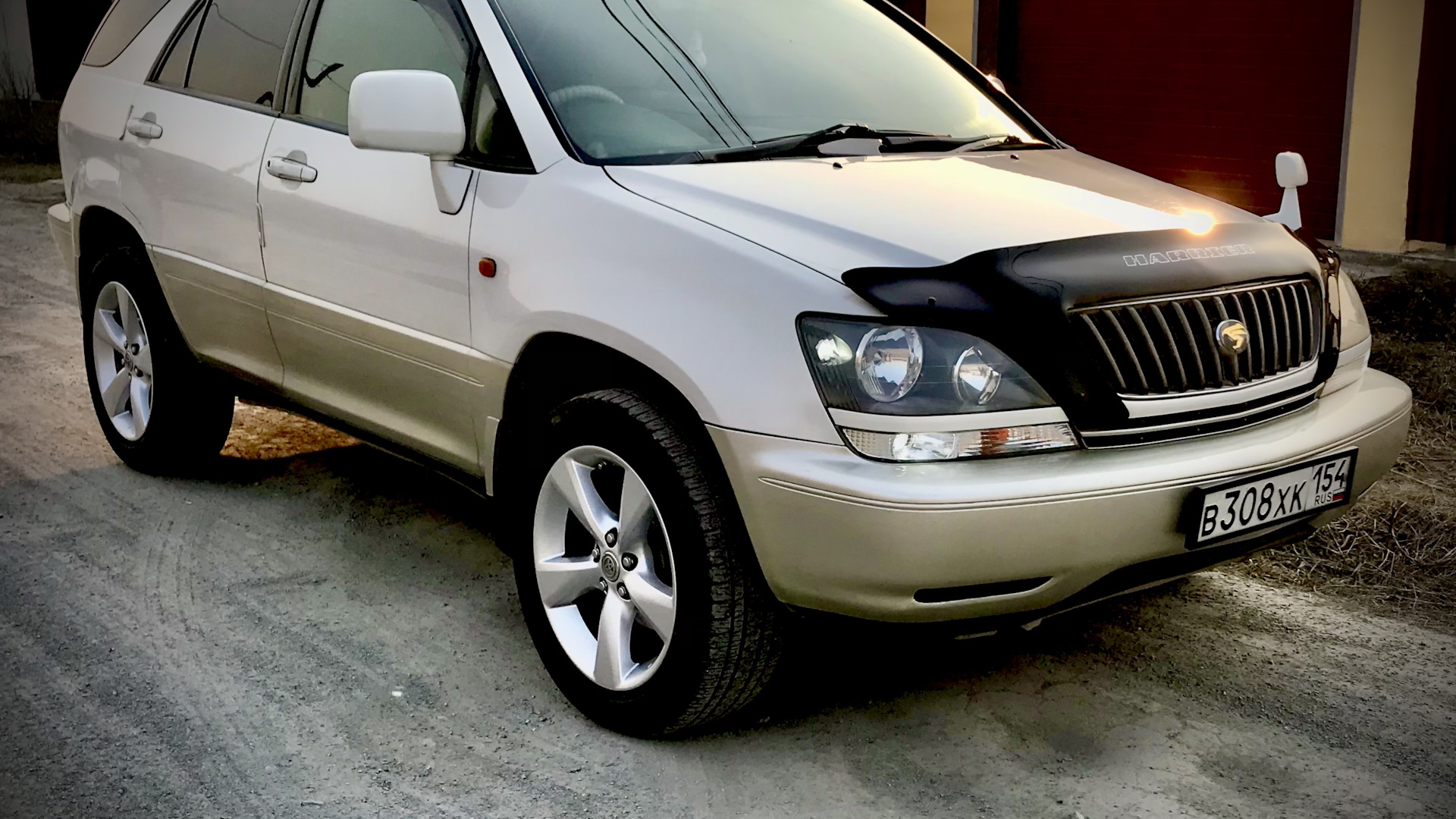 Toyota harrier 98 года. Toyota Harrier 1998.