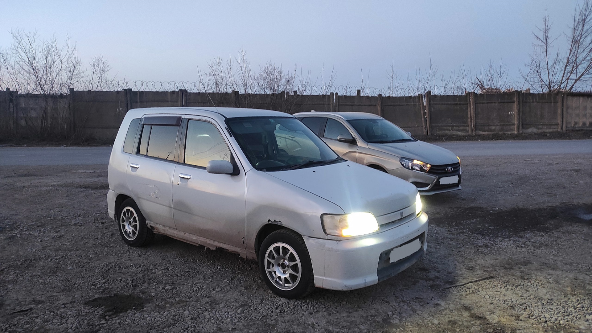 Купить б/у Nissan Cube I Рестайлинг (Z10) 1.4 CVT (85 л.с.) бензин вариатор в Но