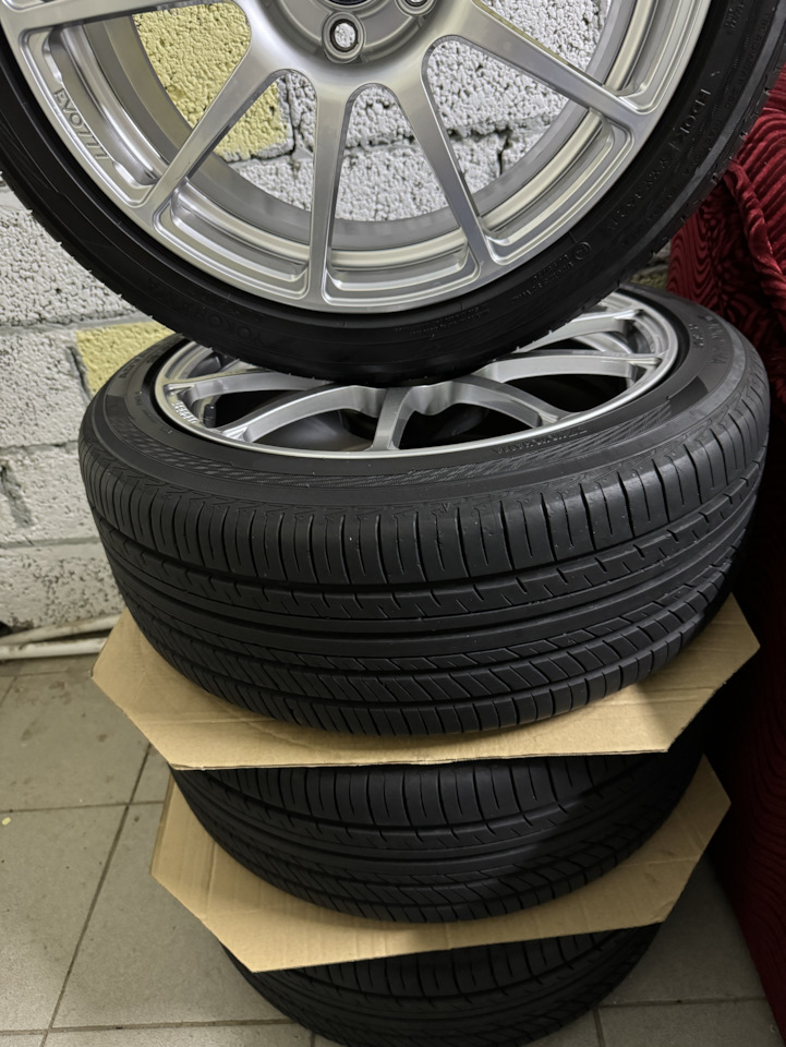 Шины летние Yokohama 215/45 R17, кованые диски Slic 7,5Jx17 ET38 5x100 ...