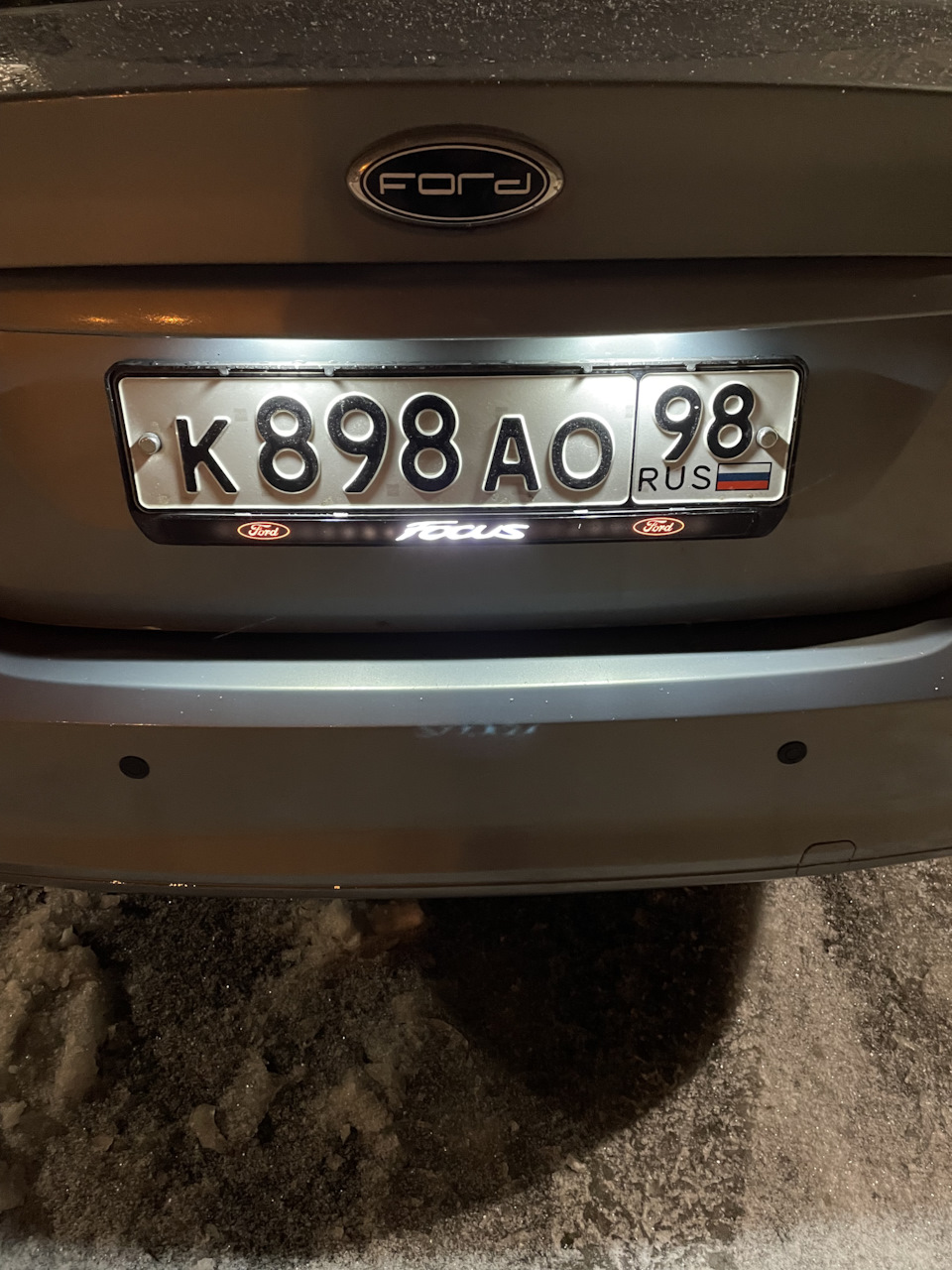 Рамка гос. номера (LED). Пластик на ограничитель дверей. — Ford Focus II  Sedan, 2 л, 2005 года | аксессуары | DRIVE2