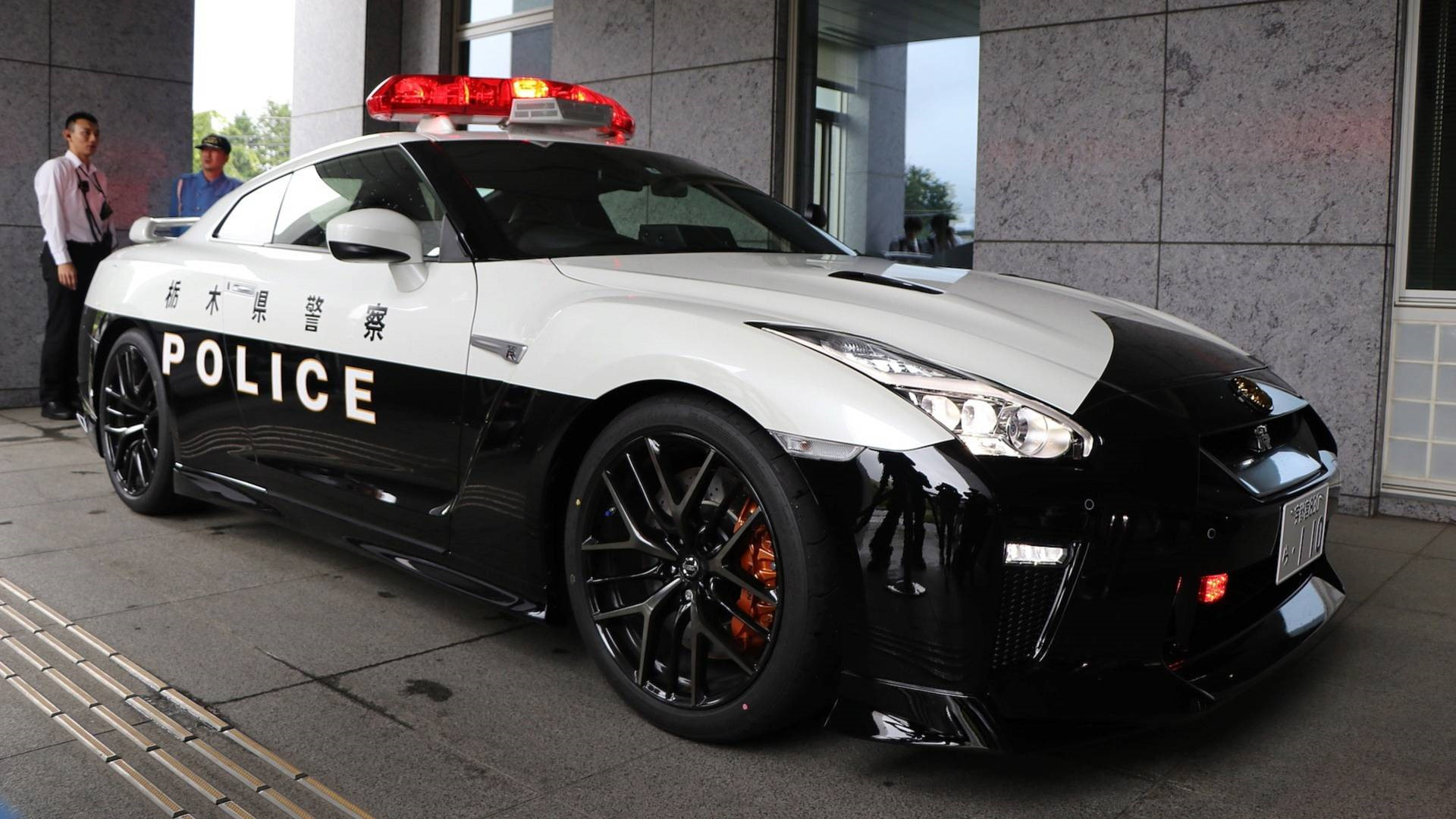 полицейская машина в японии