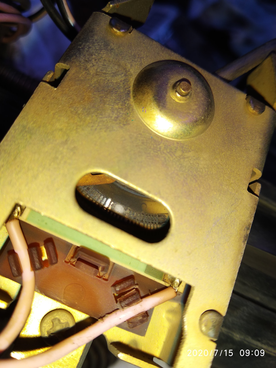 Плавает стрелка указателя топлива бензобака — Lada 21099, 1,5 л, 1999 ...