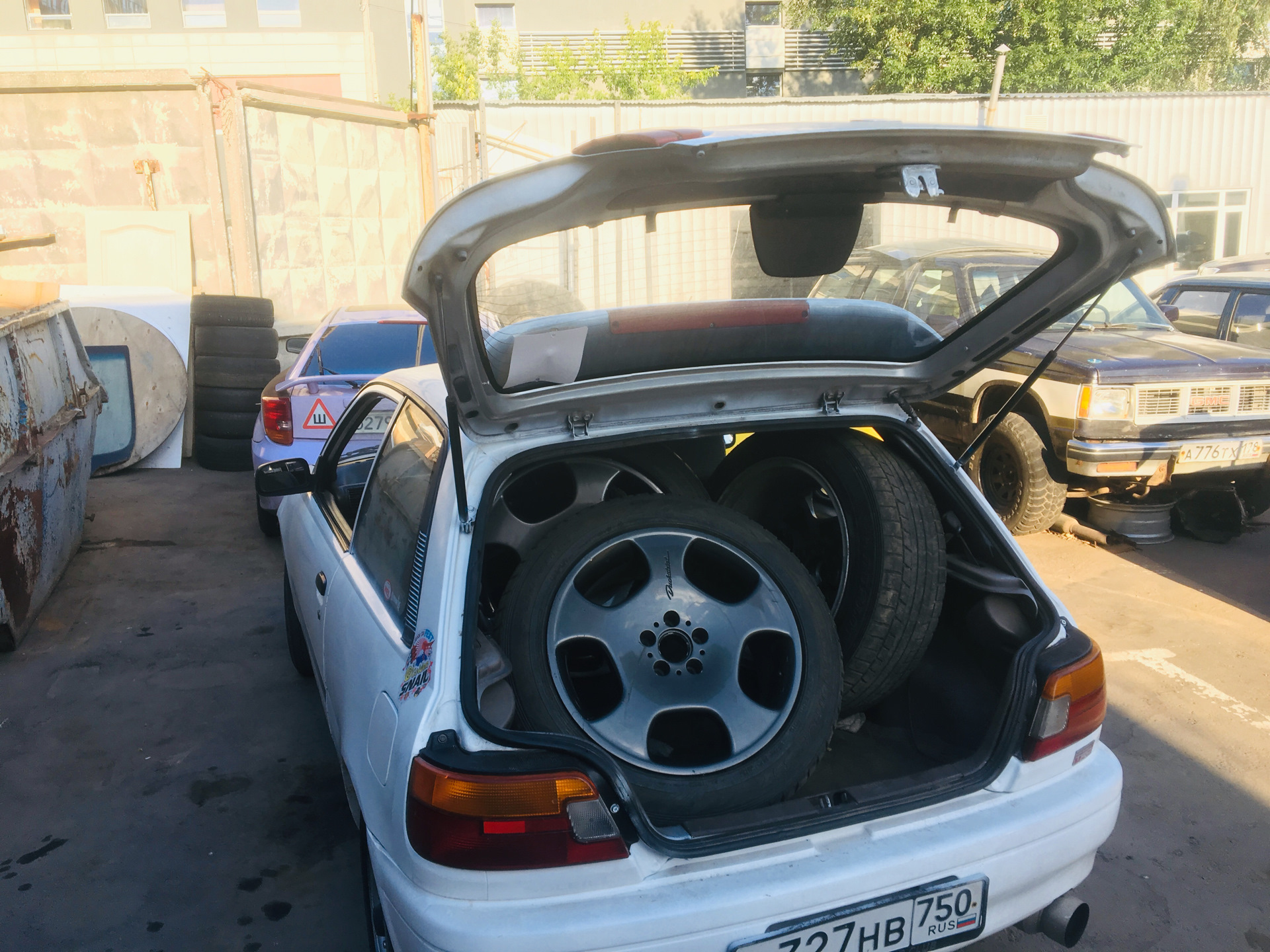 Toyota Starlet багажник