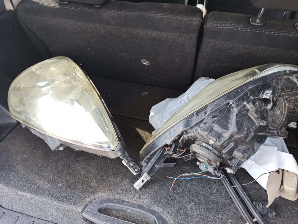 Покупка фар — Nissan Note (1G), 1,5 л, 2009 года | запчасти | DRIVE2