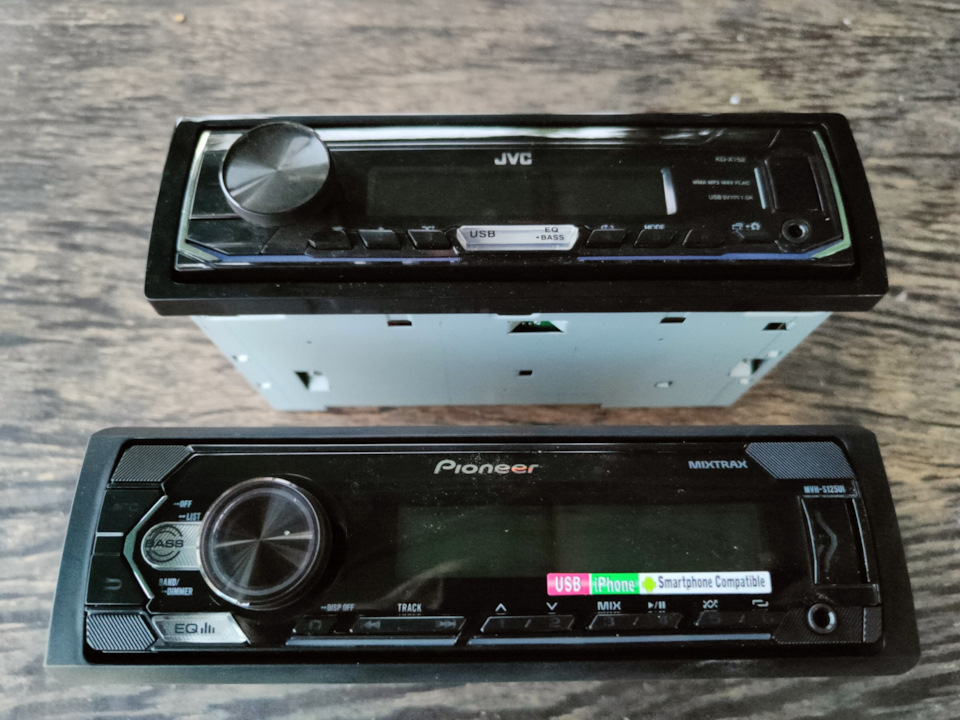 JVC или Pioneer. И пластиковые подиумы под Кохонэс! — Audi 80 (B2), 1,8 ...