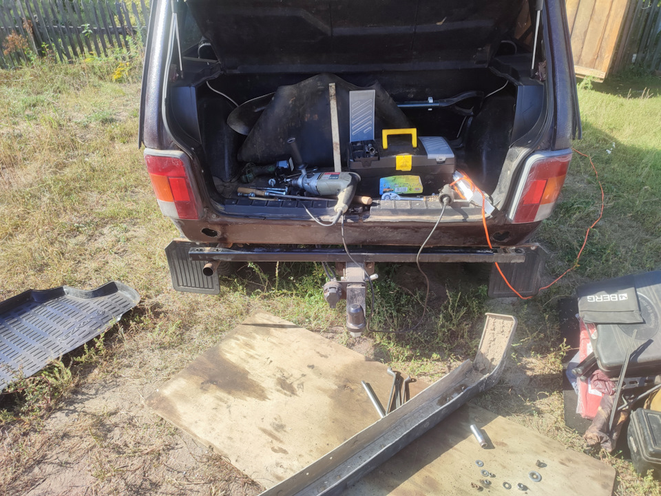 Замена кронштейнов заднего бампера — Lada 4x4 3D, 1,7 л, 2005 года ...