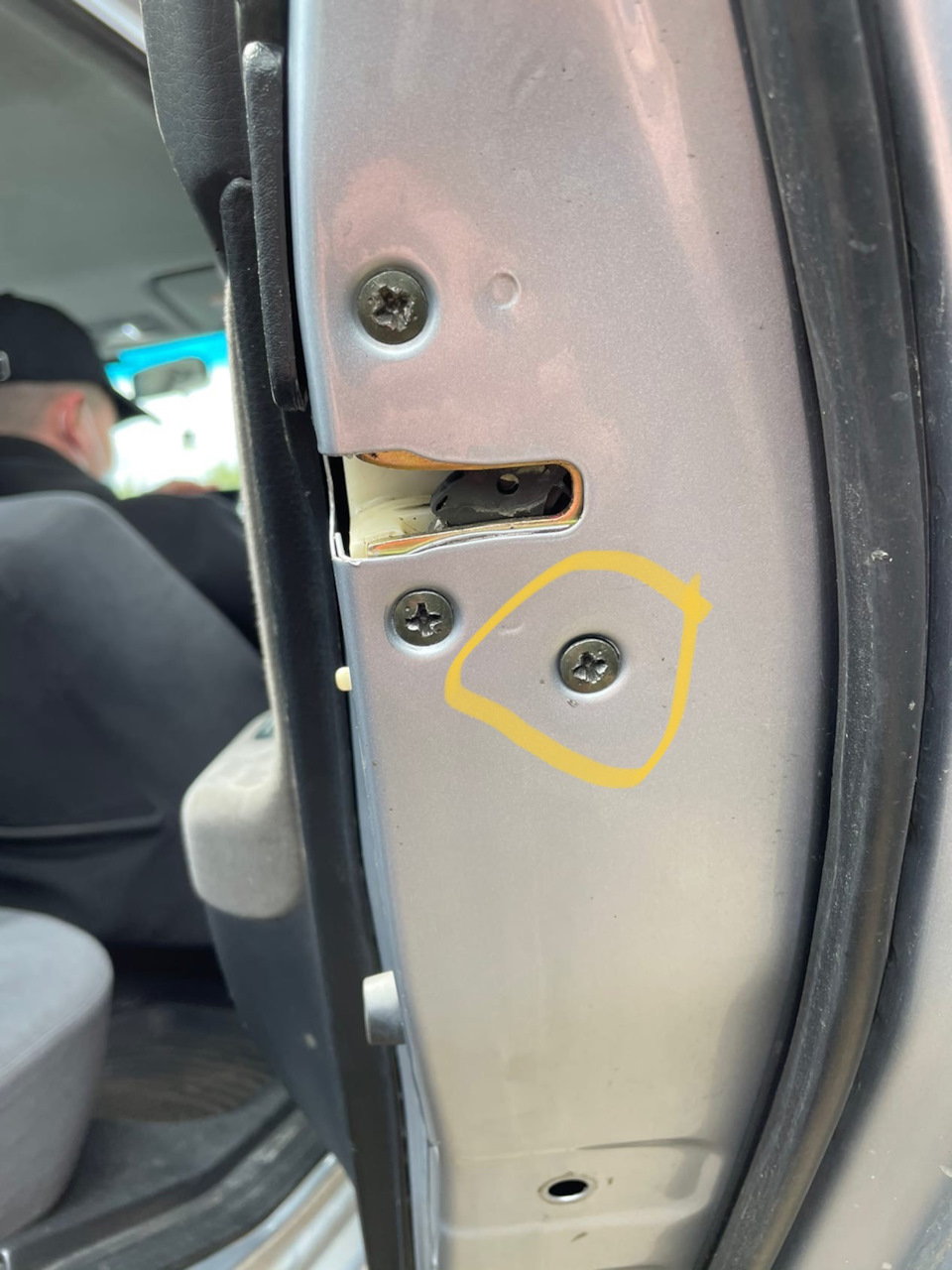 Замок задней двери — Mitsubishi Lancer IX, 1,6 л, 2005 года | поломка ...