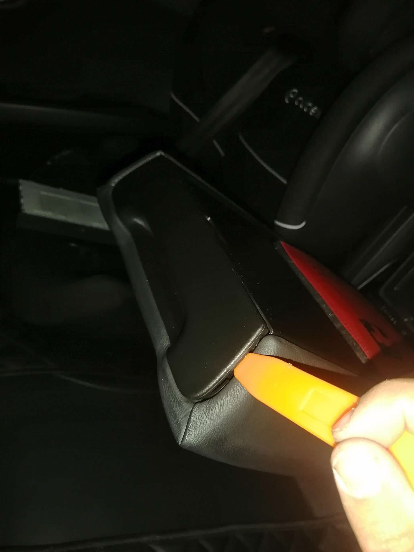 Подстаканник в подлокотник. — Audi A7 Sportback (1G), 3 л, 2013 года ...
