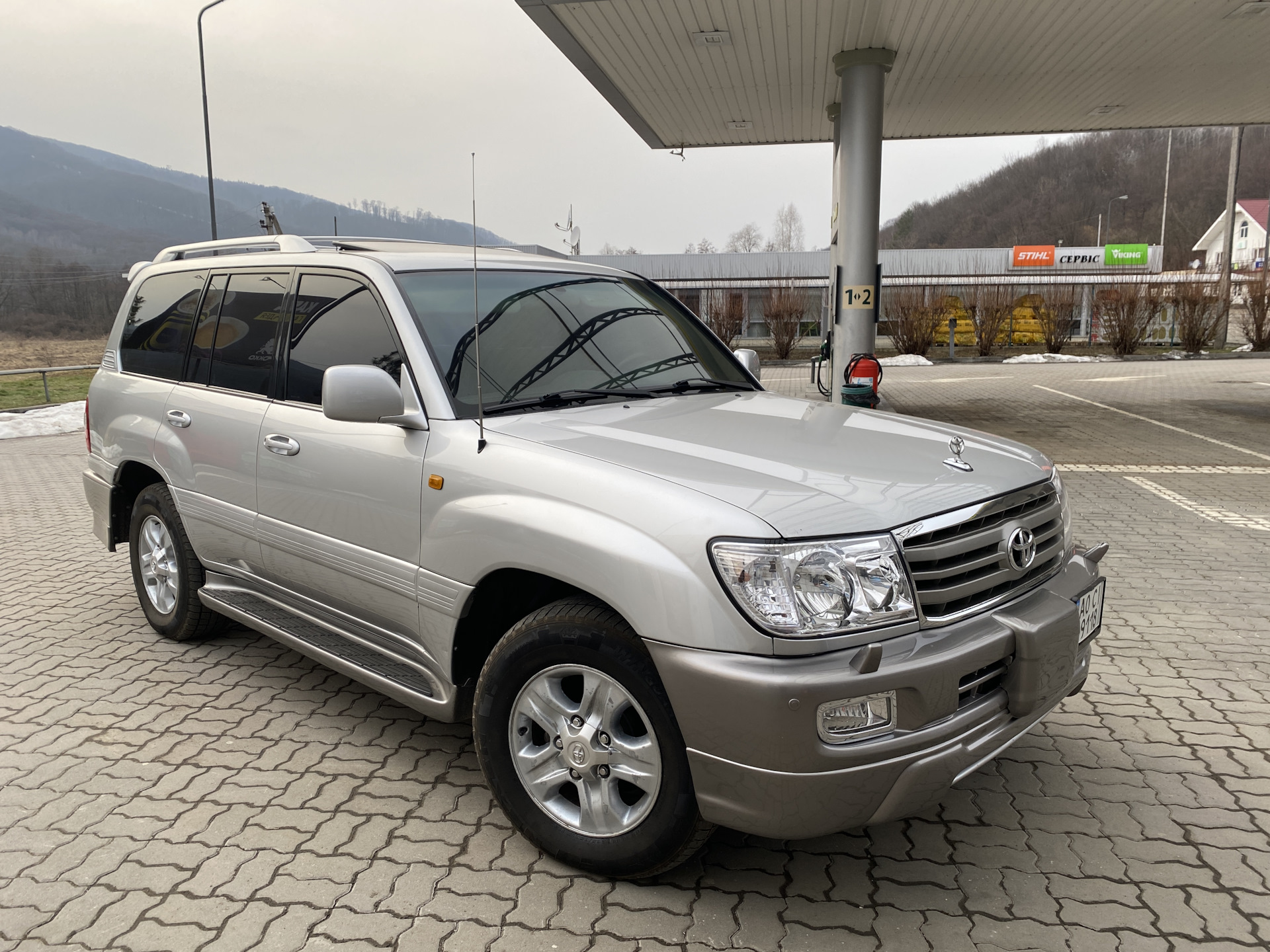 Toyota land cruiser 4.0. LC 100 2006. ТЛК 100 2006. Крузак 100 2006. Лк100 2006 белый.