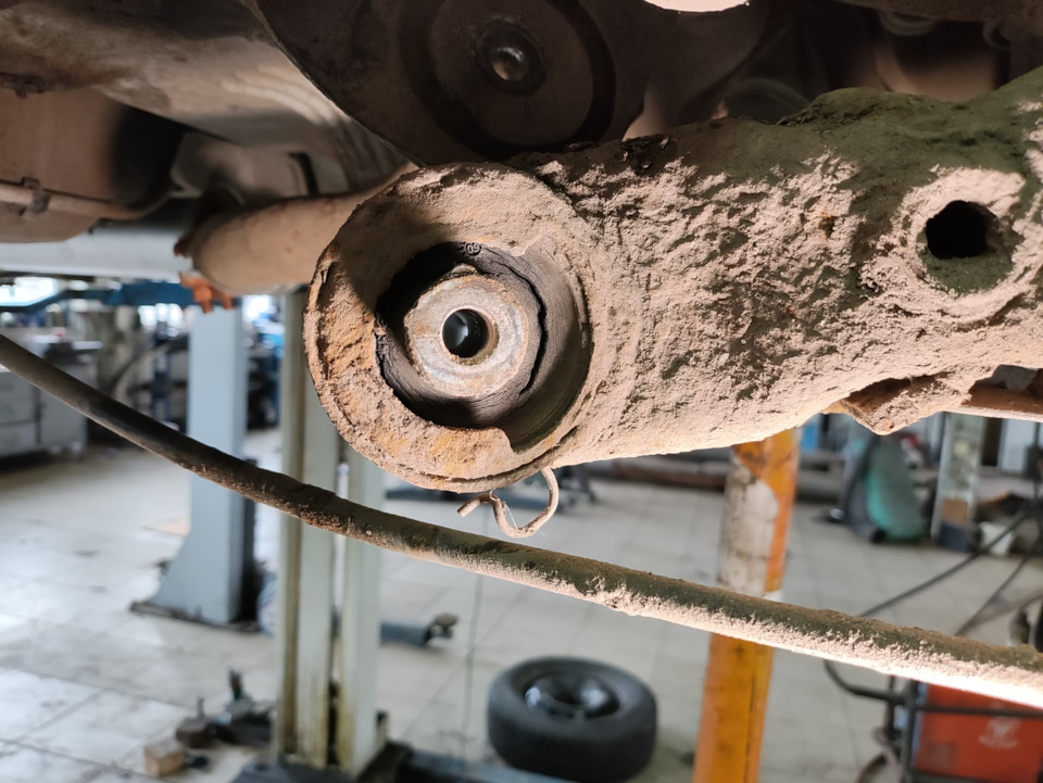 Сайлентблоки балки — Volkswagen Golf Mk4, 1,6 л, 2002 года | поломка ...