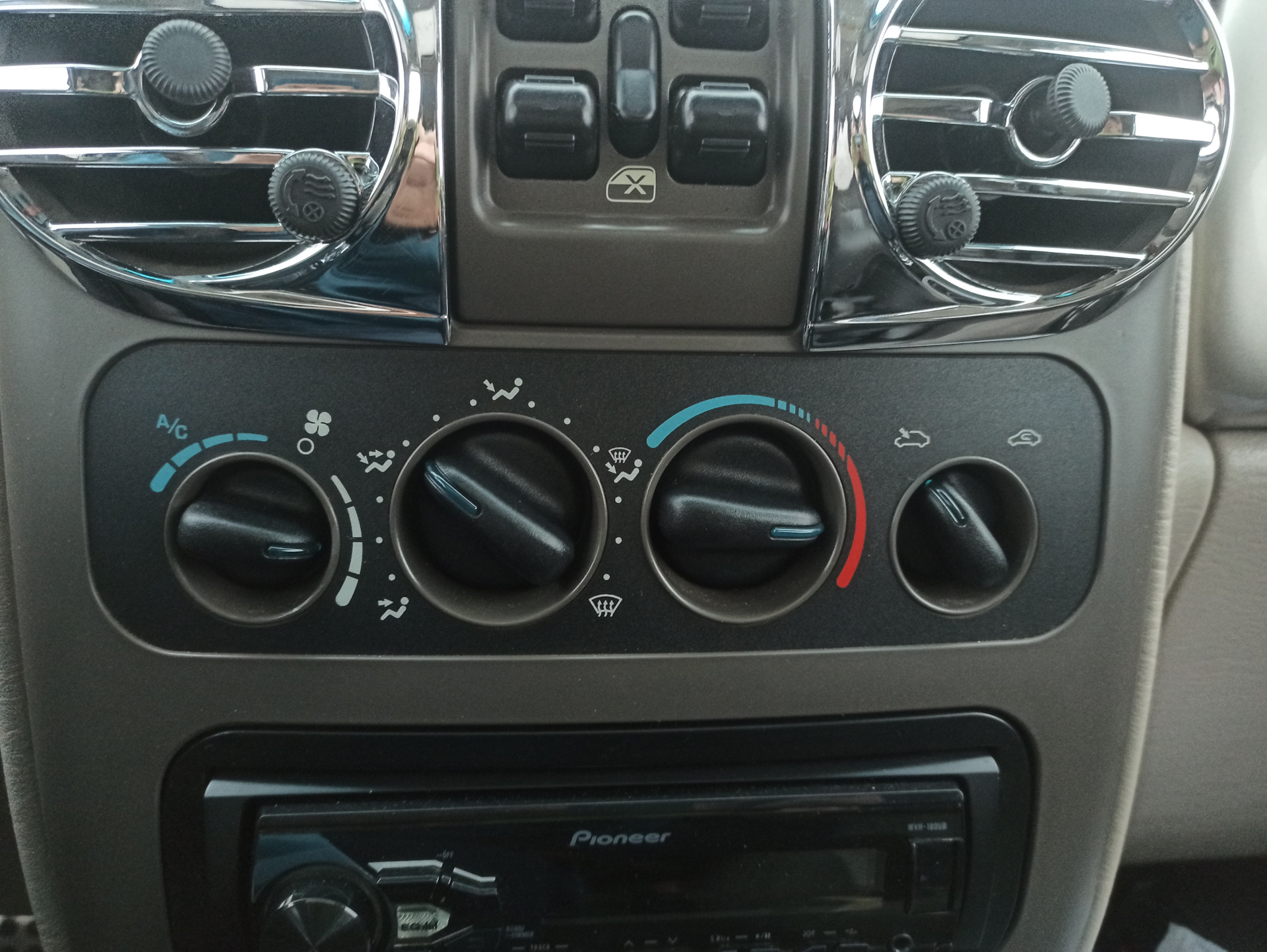 Измерение давления масла в двигателе. — Chrysler PT Cruiser, 2,4 л ...