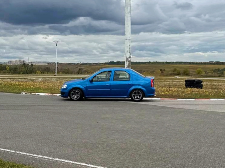 Фото в бортжурнале Renault Logan (1G)