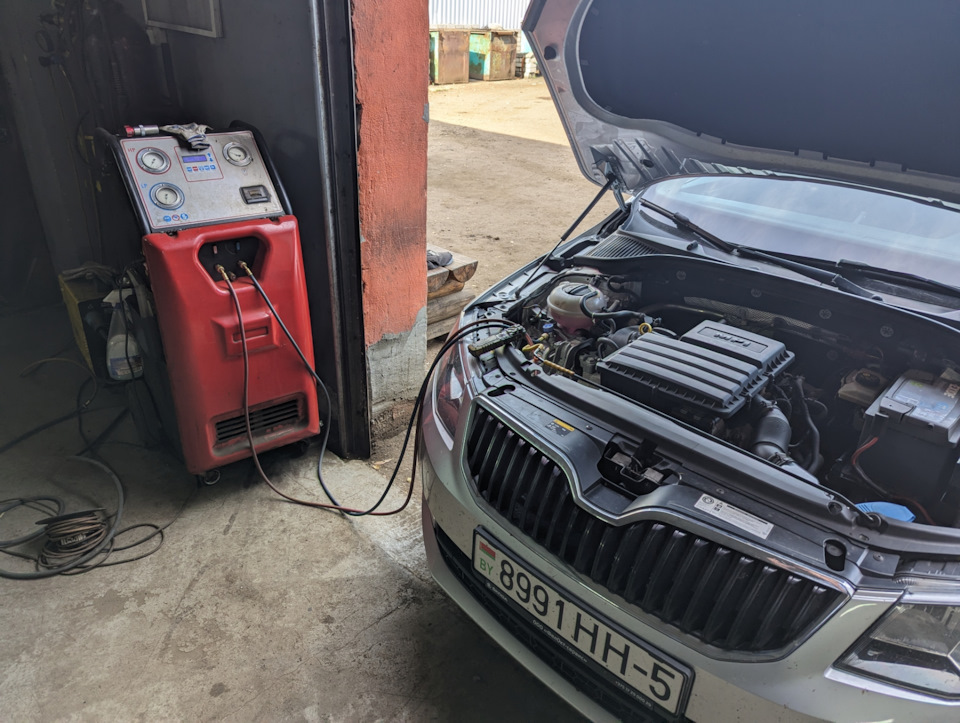 Заправка кондиционера — Skoda Octavia A7 Mk3, 1,6 л, 2015 года ...