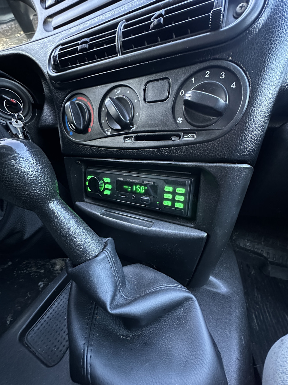 Новая магнитола — Chevrolet Niva (1G)