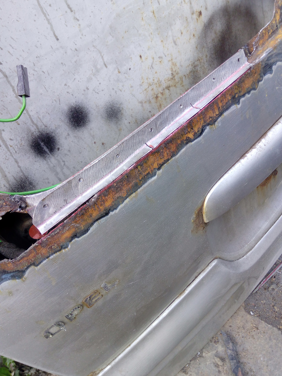 Рихтовка крышки багажника — Opel Vectra B, 2 л., 1998 года | своими ...