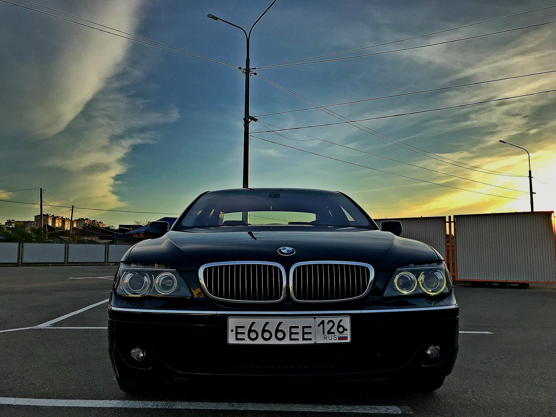 Бмв 750 фото. БМВ 750i. BMW 750 e60. БМВ 750 ай. BMW 750i глазки.