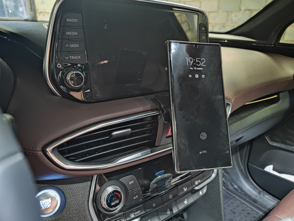 Куда же деть телефон — Hyundai Santa Fe (4G), 2,2 л, 2019 года ...