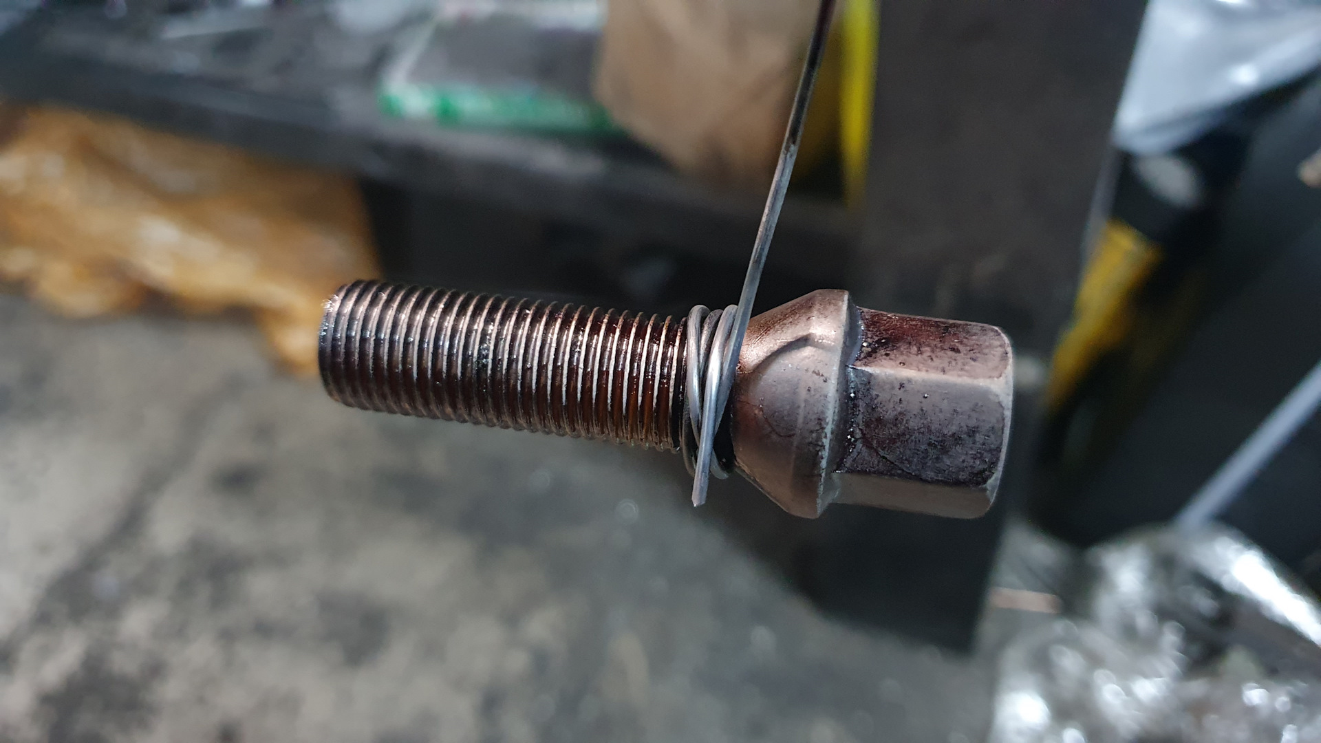 Шпилька с гайкой колесная lk855. Болт головки ножа 6*28 с гайкой (10072/13961). Как сделать болт. Воронение колесные болты bmw. Как сделать болт.