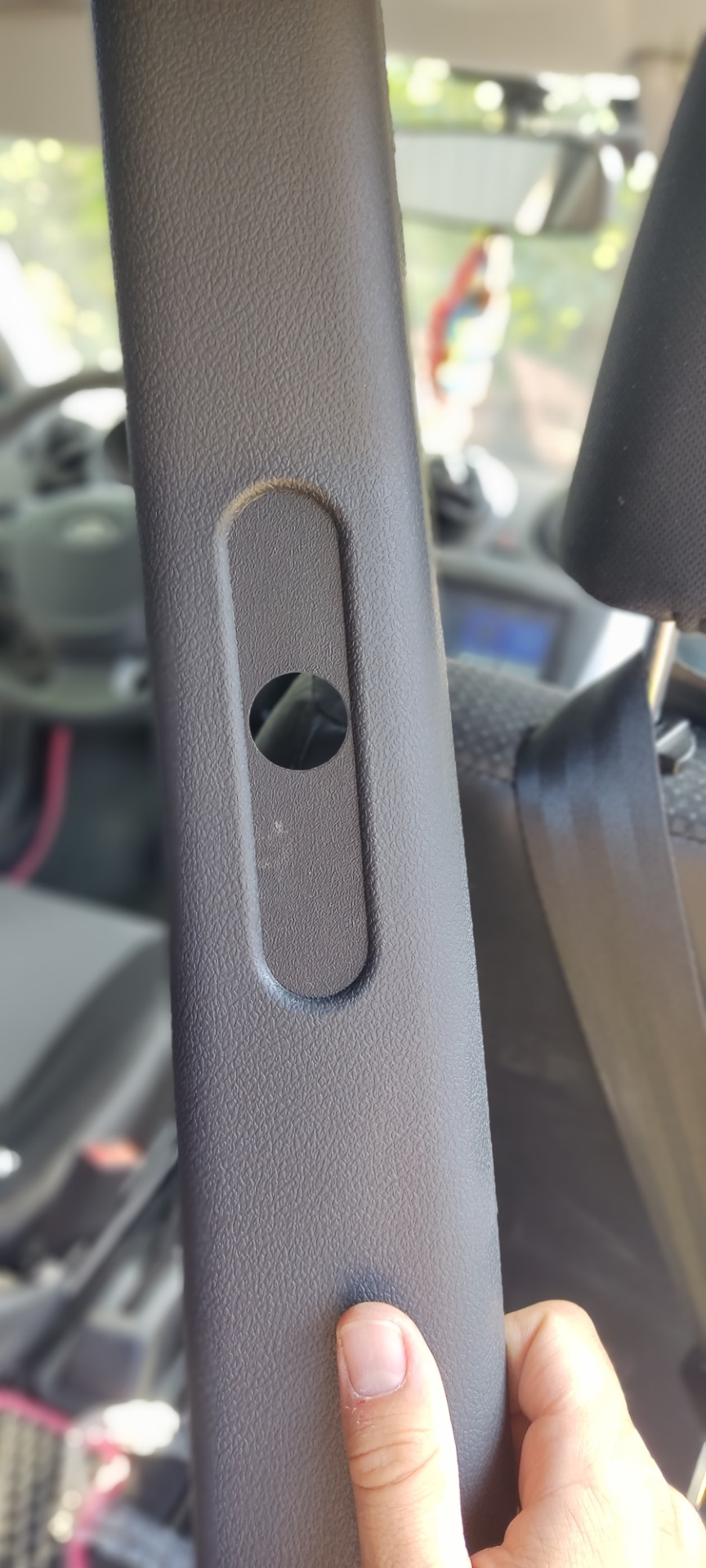 46. Регулировка ремней безопасности по высоте — Lada Гранта лифтбек, 1 ...