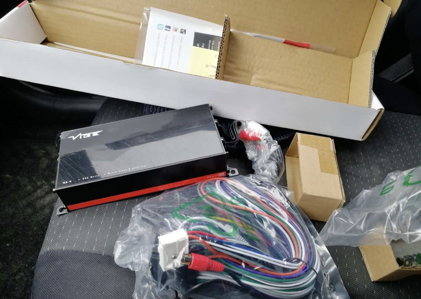 Установка усилителя Vibe powerbox 65.4m-v7 — BMW 3 series (F30), 2 л ...