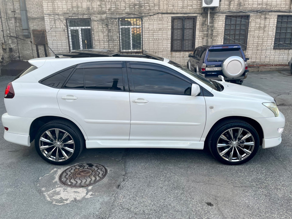 Шины тойота харриер. Toyota Harrier r20. Тойота Харриер 2 диски 20. Toyota Harrier Wheels Chrome. Тойота Харриер 1 поколение на дисках Vinardi хром.