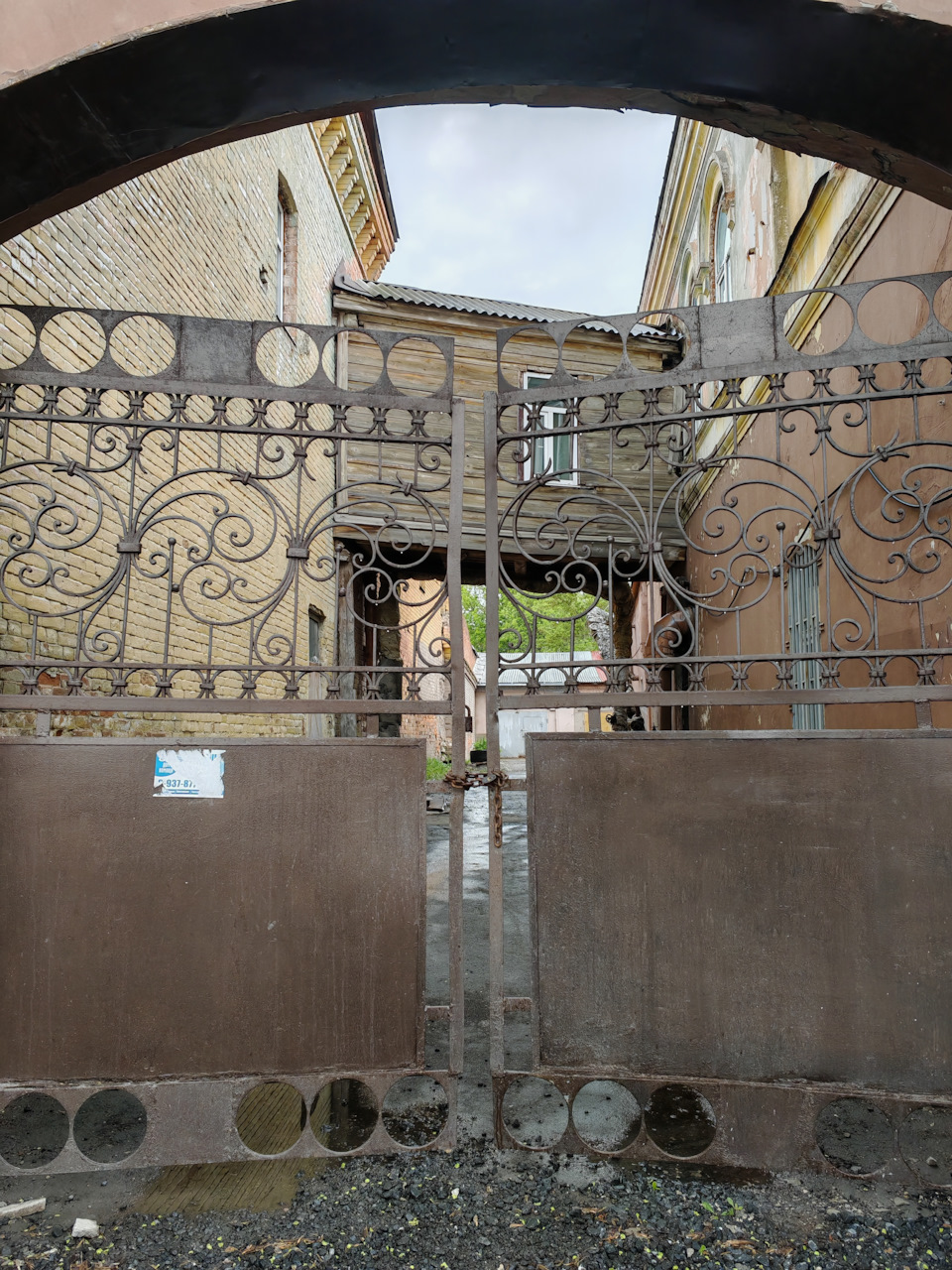 Сызрань полна старинных зданий и двориков — Mitsubishi Pajero Sport (2G)