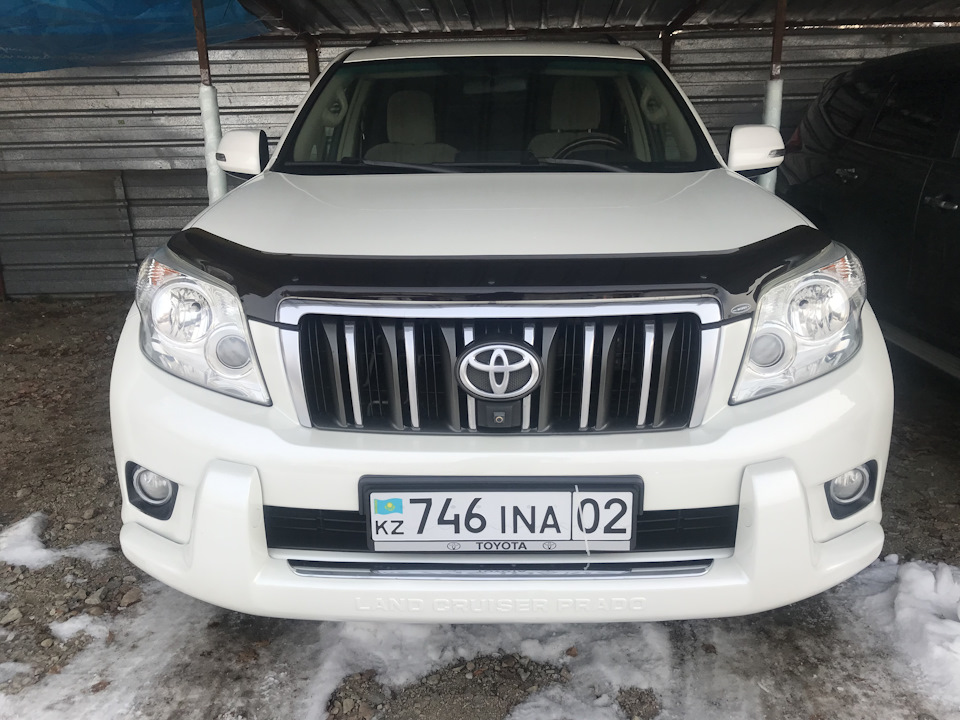 Капот land cruiser prado. Мухобойка Прадо 150. Мухобойка для ленд Крузер 150. Арабский Прадо 150.