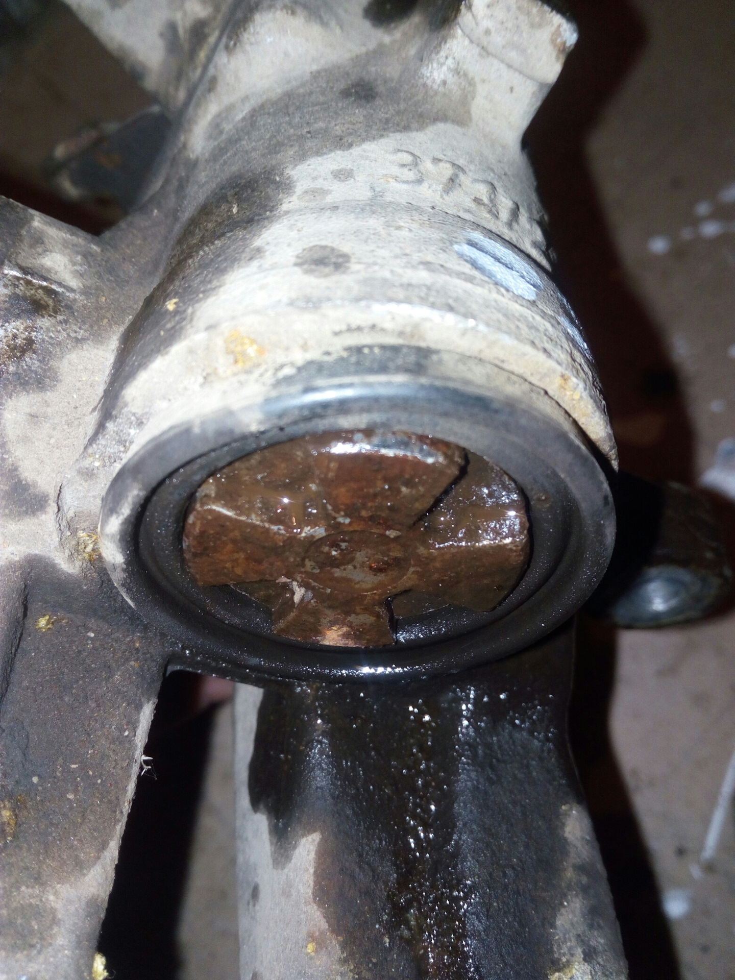 Меган 2 поршень заднего суппорта. Ремкомплект суппорта переднего рено меган 3. Ремкомплект заднего суппорта рено меган 2 1. Задний тормозной суппорт рено флюенс. Поршень рено меган 2.