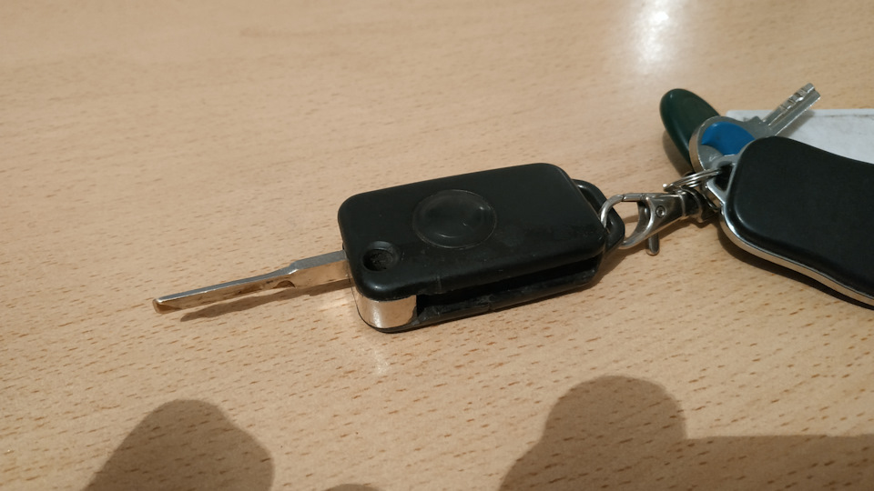 Отказался ехать. Загорелись лампочки на стекле заднего вида и не ...