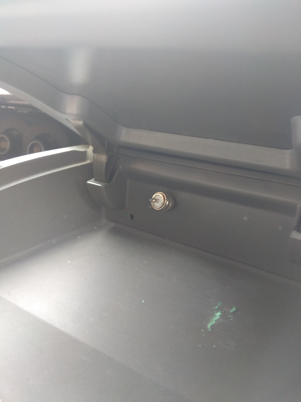 Установка Си Би антенны и рации. — Toyota Noah (2G), 2 л, 2009 года ...