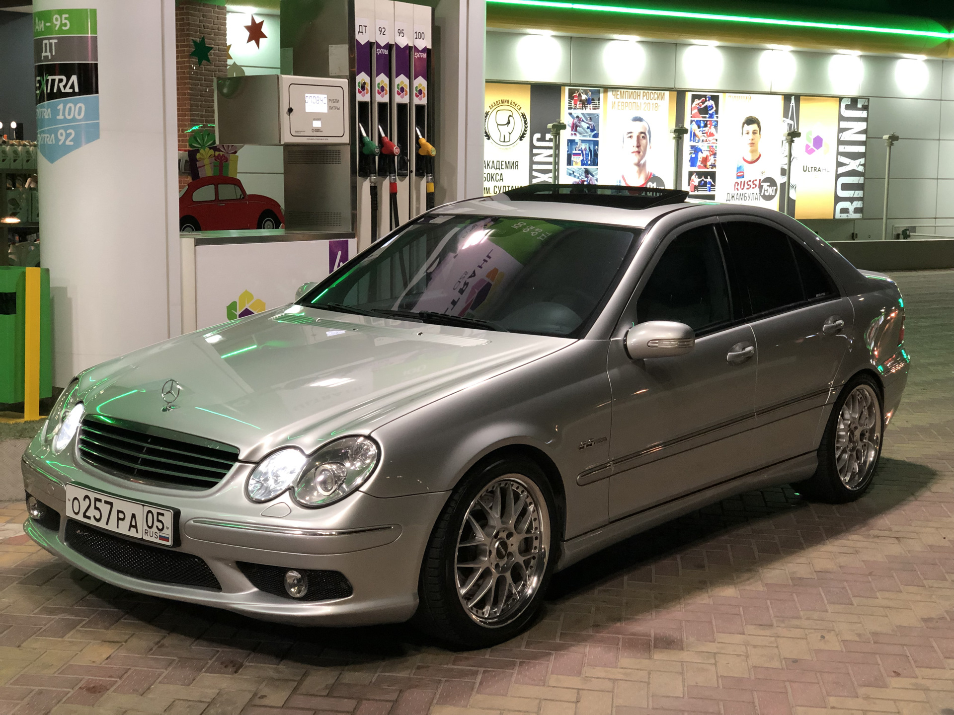 C 203 mercedes. Мерседес w203 c 55 AMG. Mercedes w203 55 AMG. Мерседес w203 АМГ. C55 AMG w203.