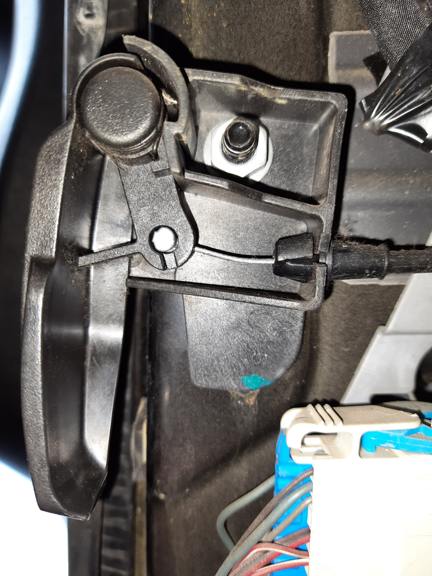 Не открывается капот или 2+2 — Chevrolet Tahoe (GMT900), 5,3 л, 2011 ...