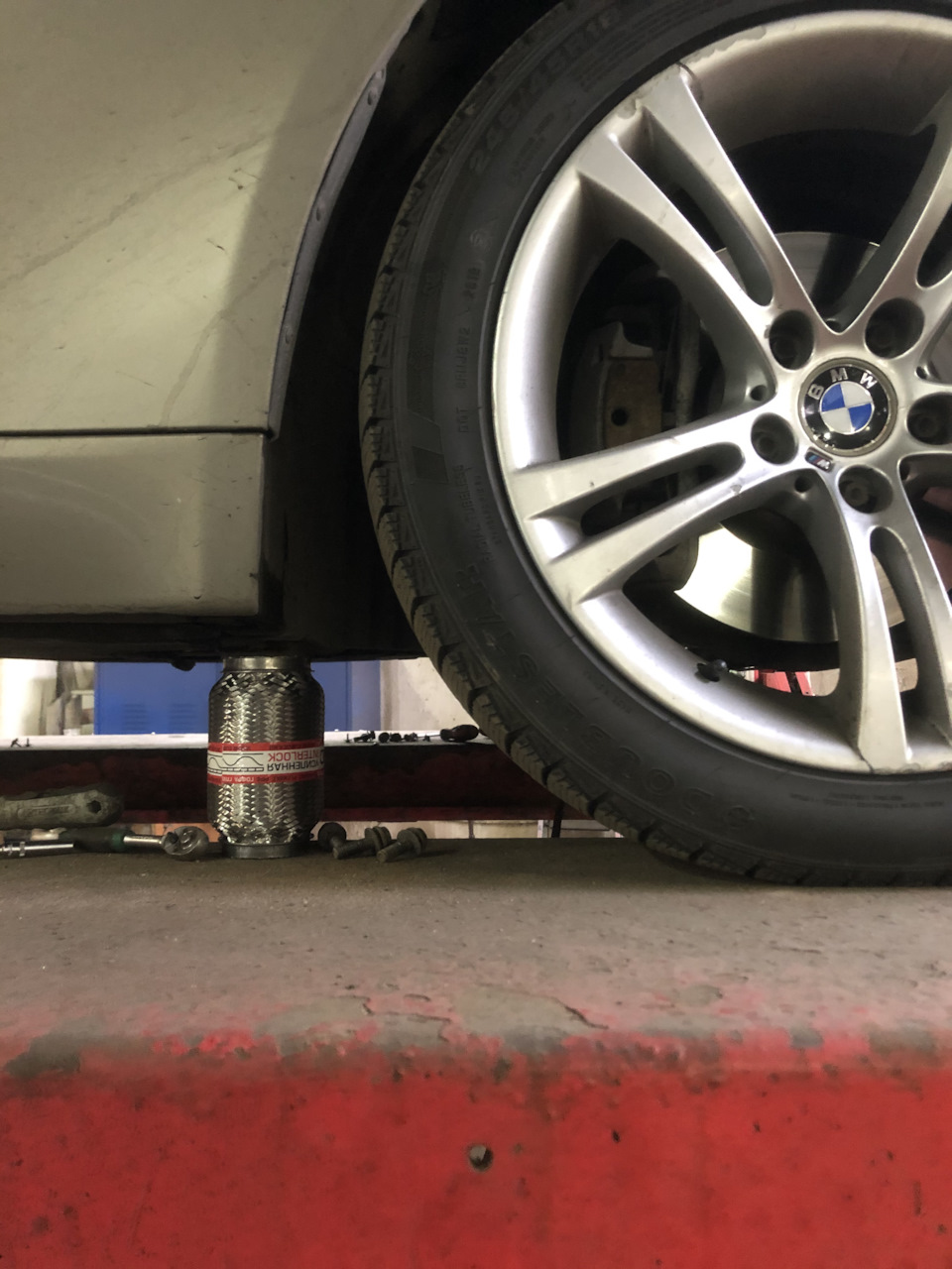 Катализатор и сажевый фильтр + гофра — BMW 5 series (E60), 2 л, 2008 ...