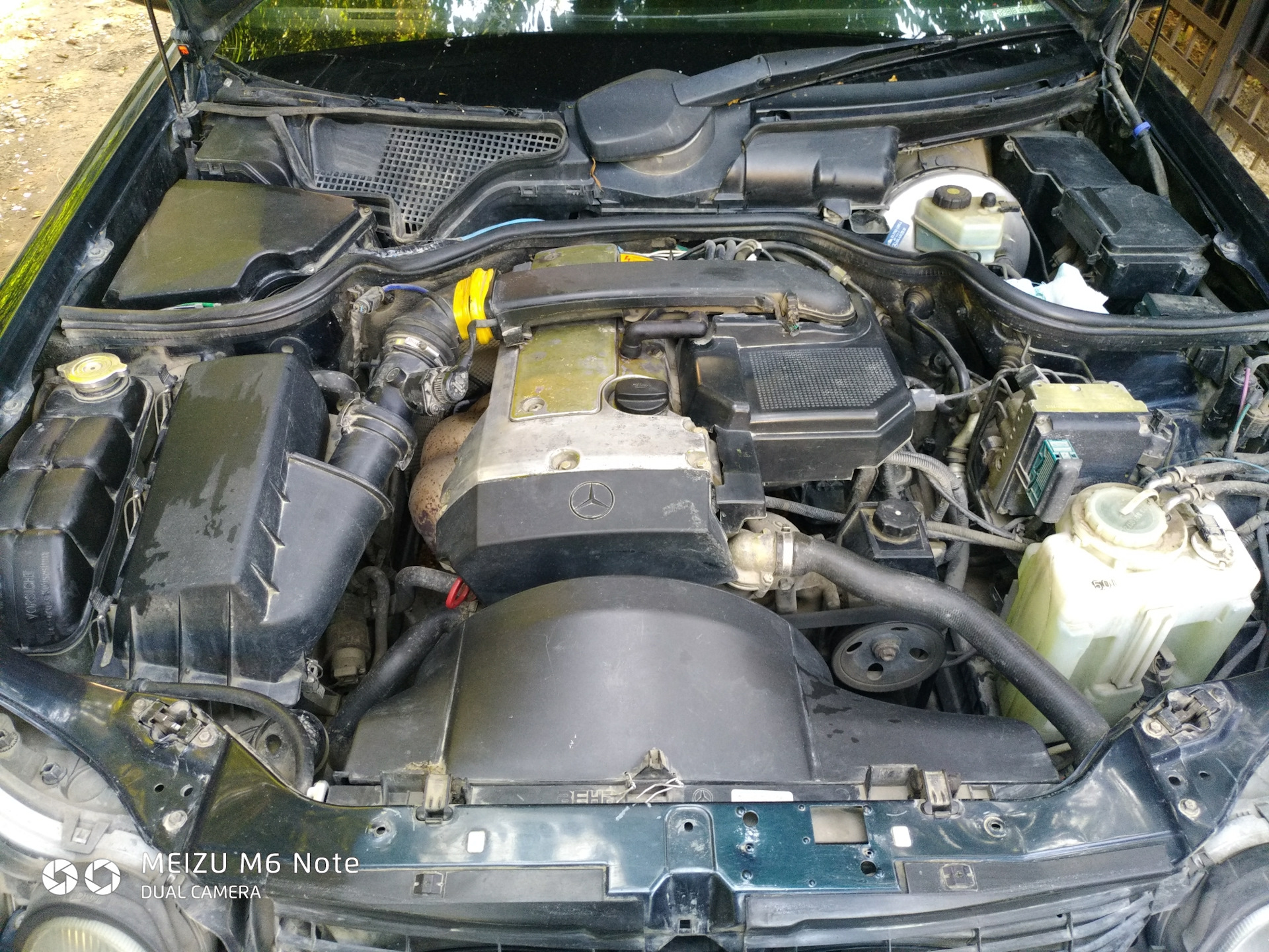 Немного чистоты под капотом — Mercedes-Benz E-class (W210), 2,3 л, 1997 ...